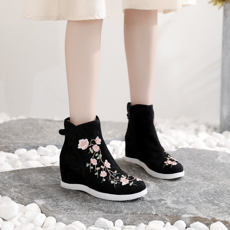 Ancient Chinese Style Hanfu Embroidered Boots Womens