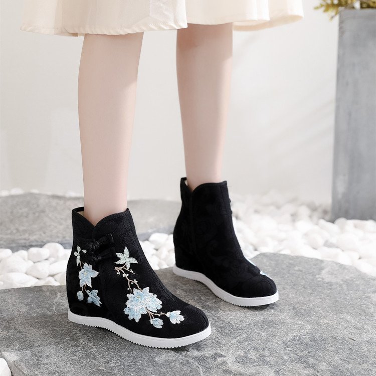 Ancient Chinese Style Hanfu Embroidered Boots Womens