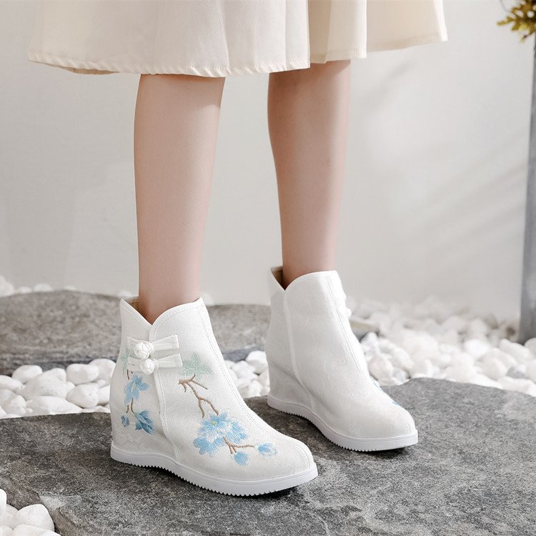 Ancient Chinese Style Hanfu Embroidered Boots Womens