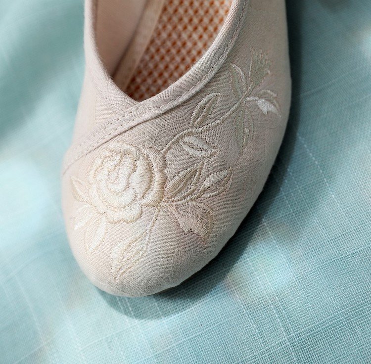 Chinese Shoes Women Embroidered Heel Shoes