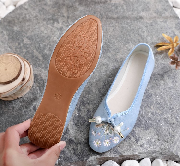 Chinese Style Embroidered Flower Flat Shoes for Women