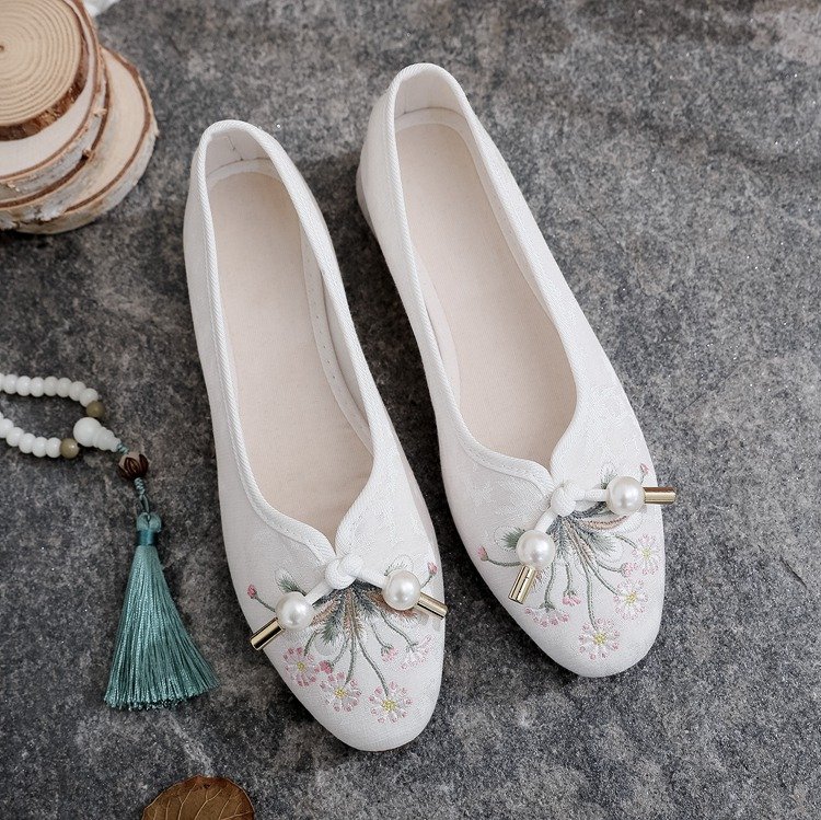 Chinese Style Embroidered Flower Flat Shoes for Women
