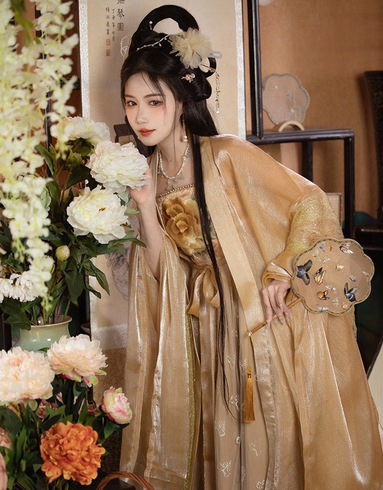 Chinese Tang Dynasty Golden Hanfu Embroidery Qixiong Dress