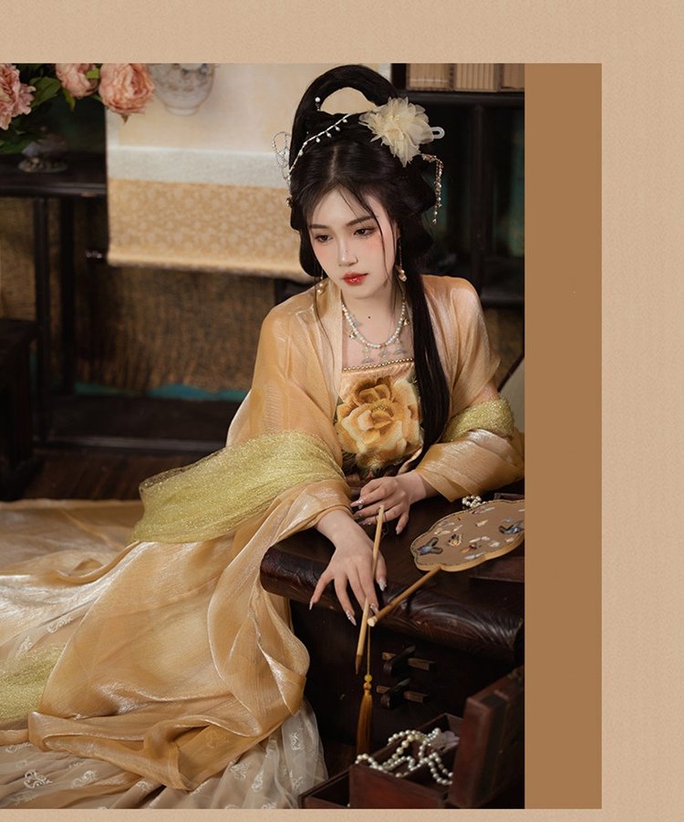 Chinese Tang Dynasty Golden Hanfu Embroidery Qixiong Dress