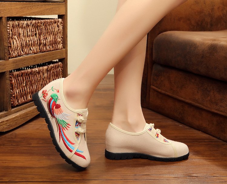Embroidered Chinese Shoes Women Sneakers