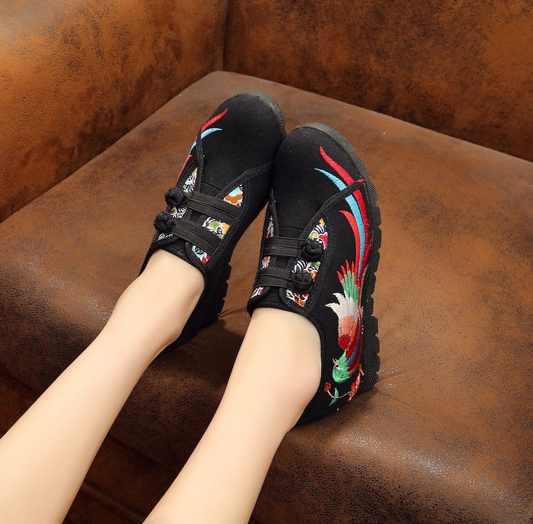 Embroidered Chinese Shoes Women Sneakers