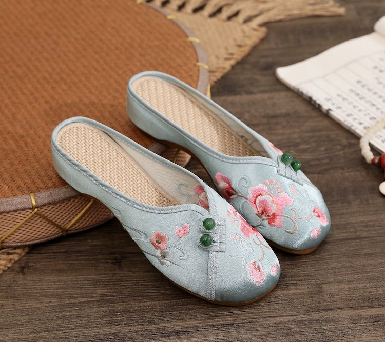 Embroidered Chinese Traditional Shoe Wedge Slippers