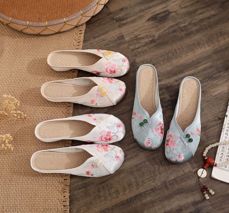 Embroidered Chinese Traditional Shoe Wedge Slippers