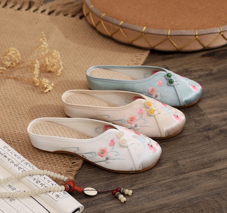 Embroidered Chinese Traditional Shoe Wedge Slippers