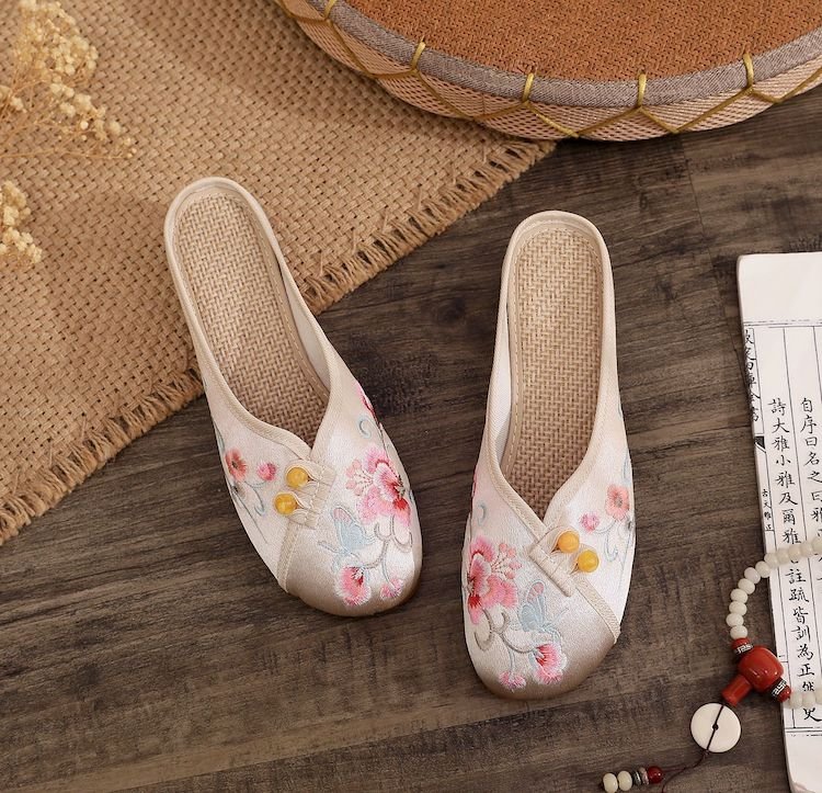 Embroidered Chinese Traditional Shoe Wedge Slippers