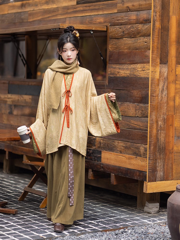 Jin Dynasty-Inspired Modern Hanfu Female