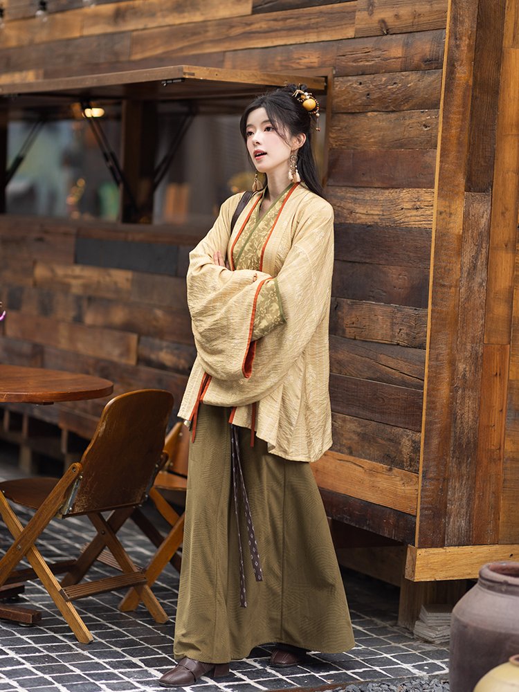 Jin Dynasty-Inspired Modern Hanfu Female
