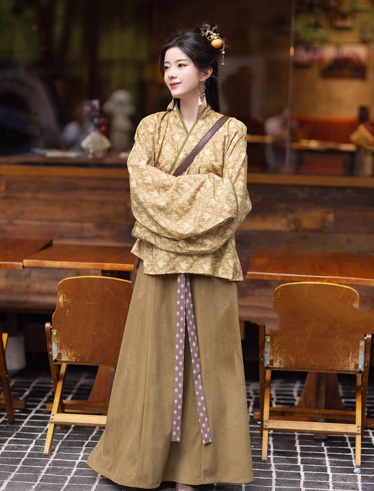 Jin Dynasty-Inspired Modern Hanfu Female
