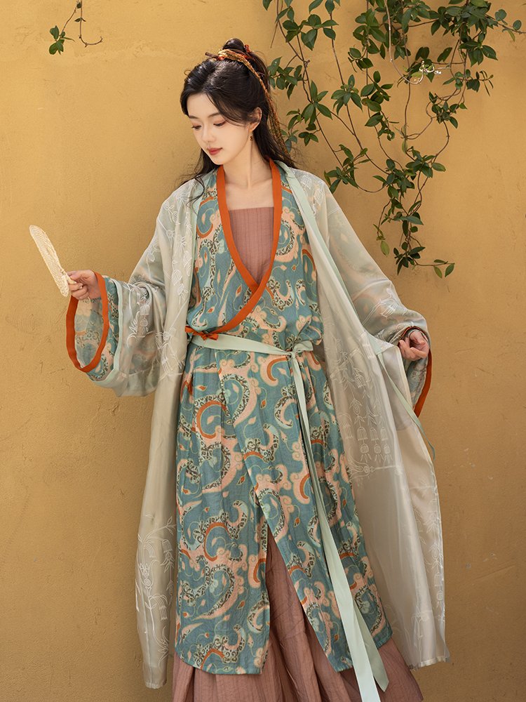 Jin Style Hanfu Straight Collar Gauze Robe