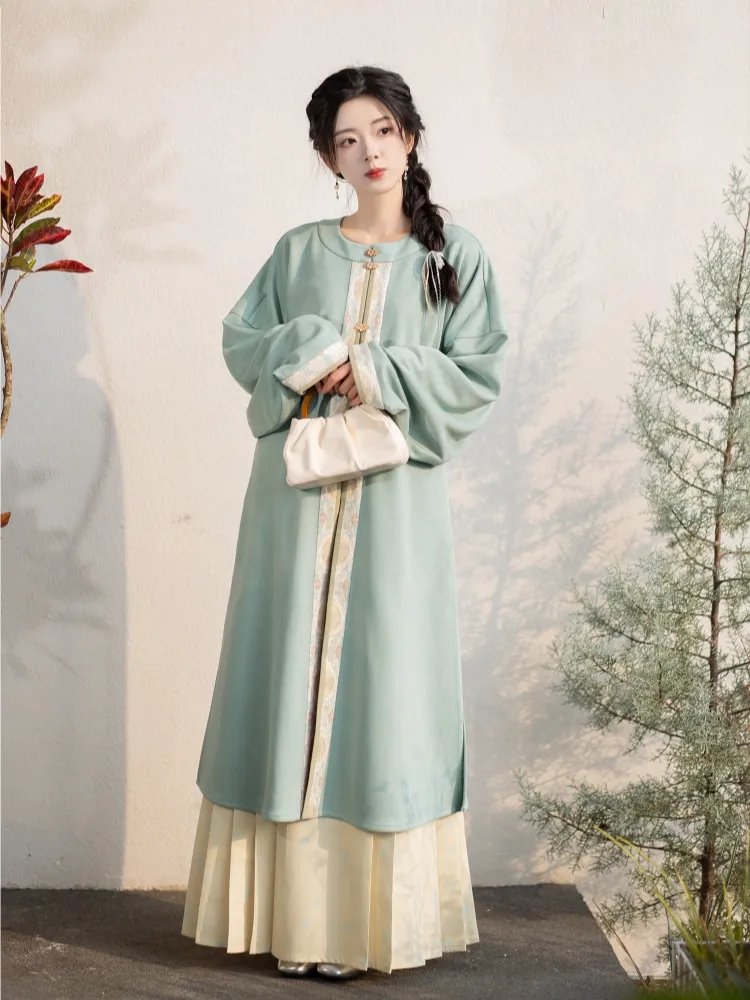 Ming Dynasty Hanfu Woman Chinese Traditional Dress