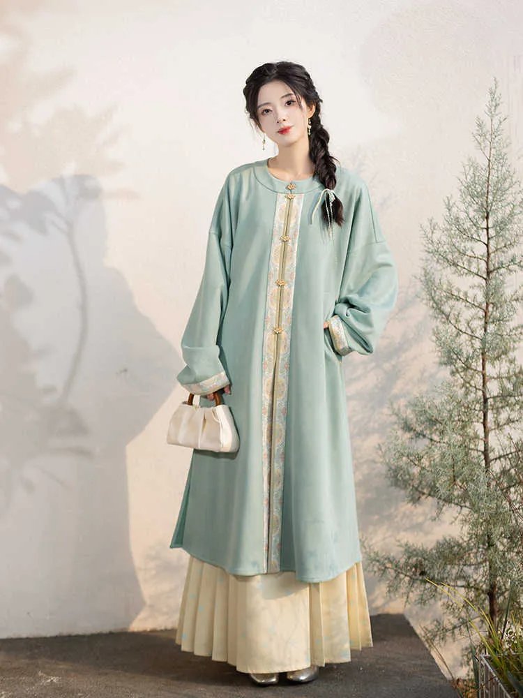 Ming Dynasty Hanfu Woman Chinese Traditional Dress