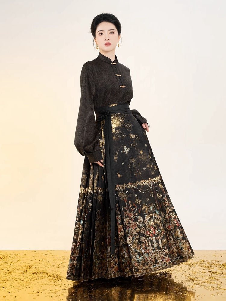 Ming-Style Hanfu Coat with Fur Shawl