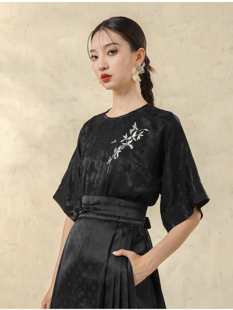 Modern Hanfu Top Women's Embroidered T-shirt