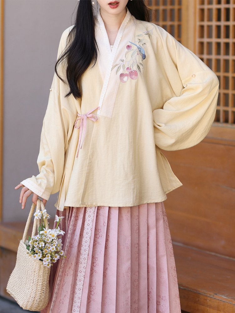 Stylish Hanfu Fashion Dress with Embroidered