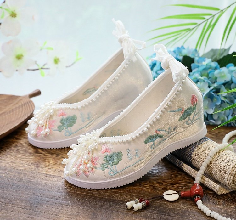 Traditional Chinese Costume Embroidered Shoes Womens