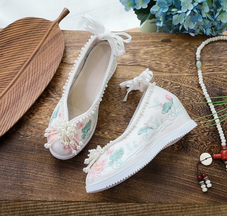 Traditional Chinese Costume Embroidered Shoes Womens
