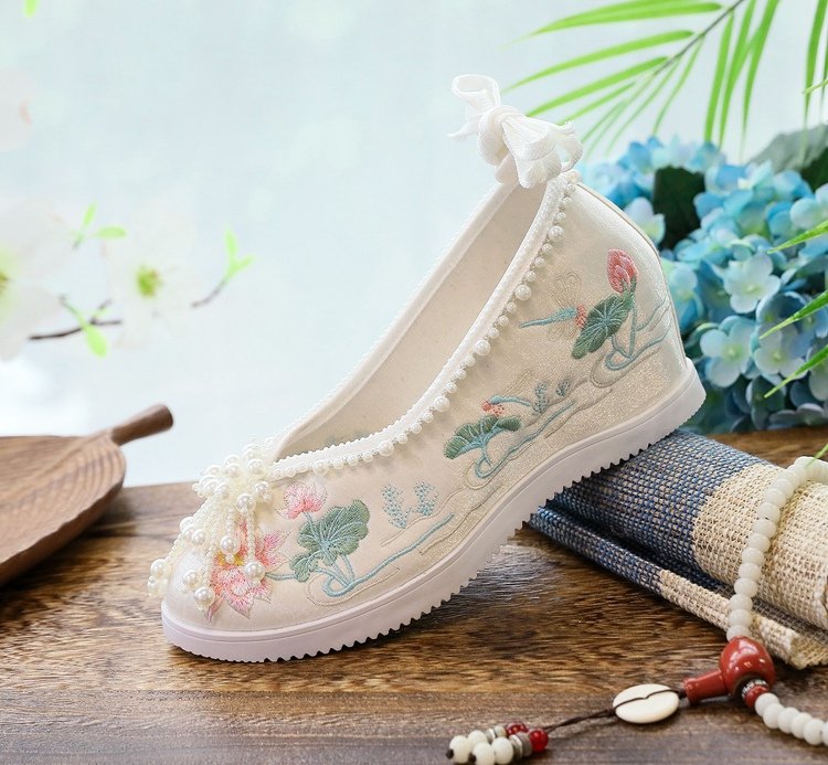 Traditional Chinese Costume Embroidered Shoes Womens