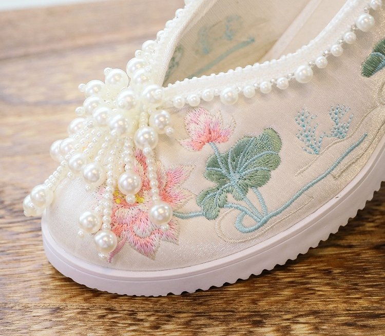 Traditional Chinese Costume Embroidered Shoes Womens