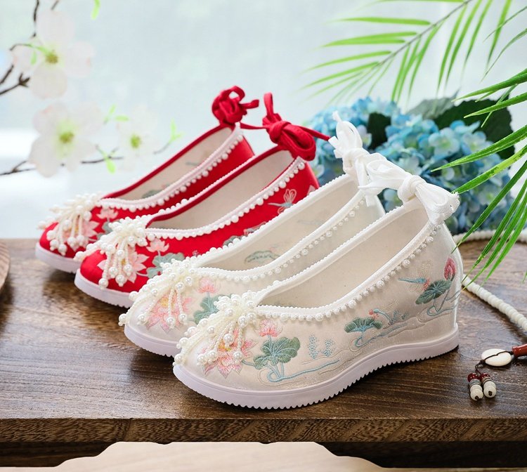 Traditional Chinese Costume Embroidered Shoes Womens
