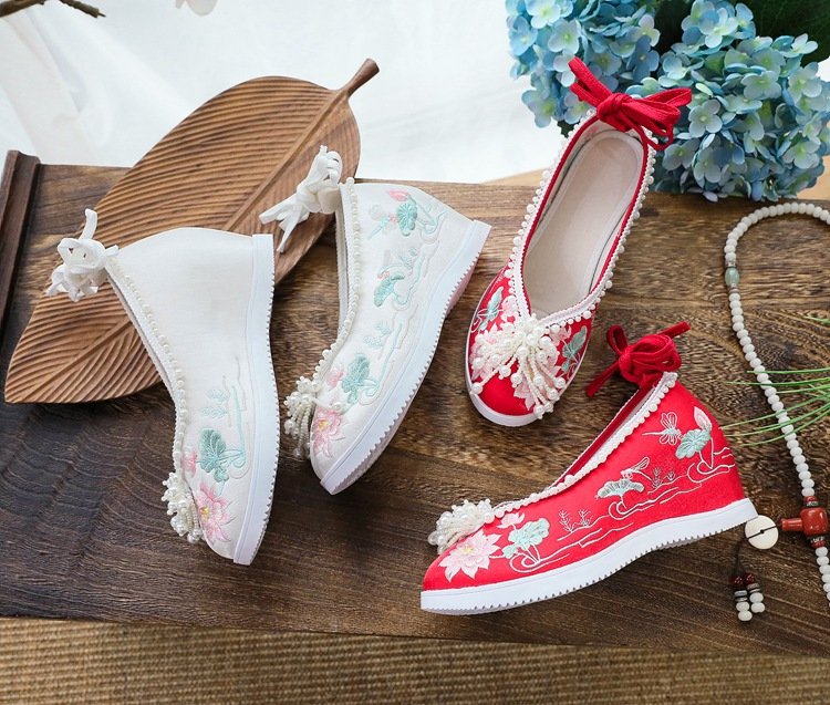 Traditional Chinese Costume Embroidered Shoes Womens
