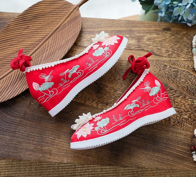 Traditional Chinese Costume Embroidered Shoes Womens