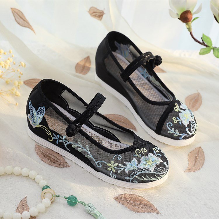 Traditional Chinese Shoes Female Embroidered Mesh Shoes