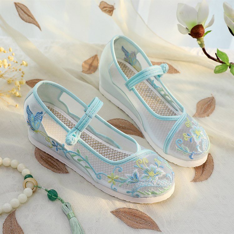 Traditional Chinese Shoes Female Embroidered Mesh Shoes