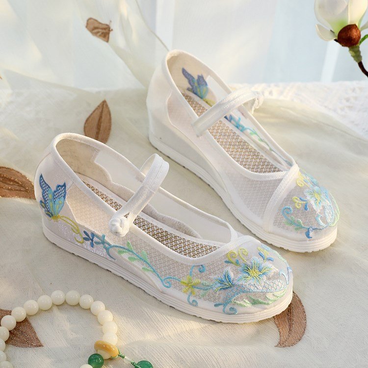 Traditional Chinese Shoes Female Embroidered Mesh Shoes