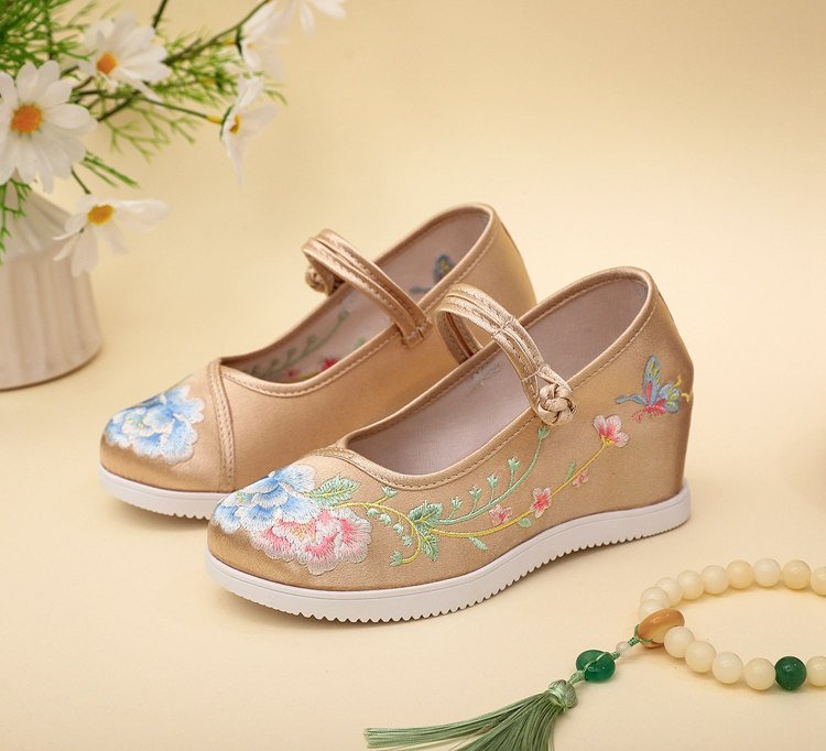 Beige and blue embroidered platform shoes