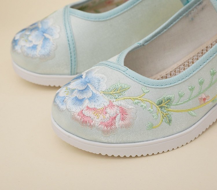 Blue embroidered Hanfu shoes for women