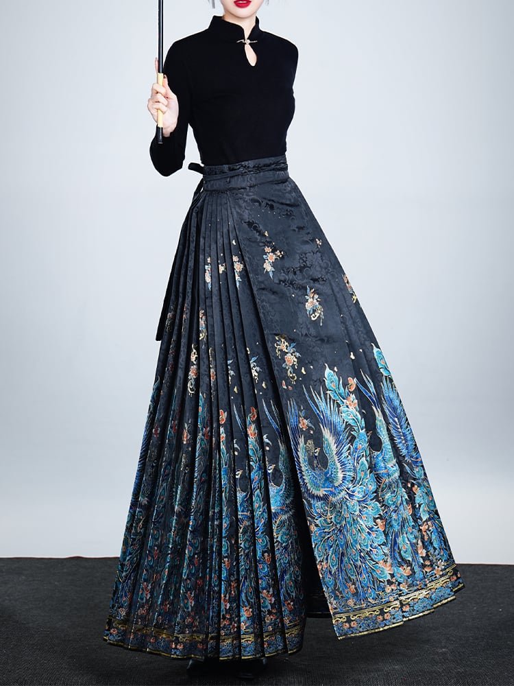 Model showing the full length and structure of the peacock brocade Ma Mian skirt