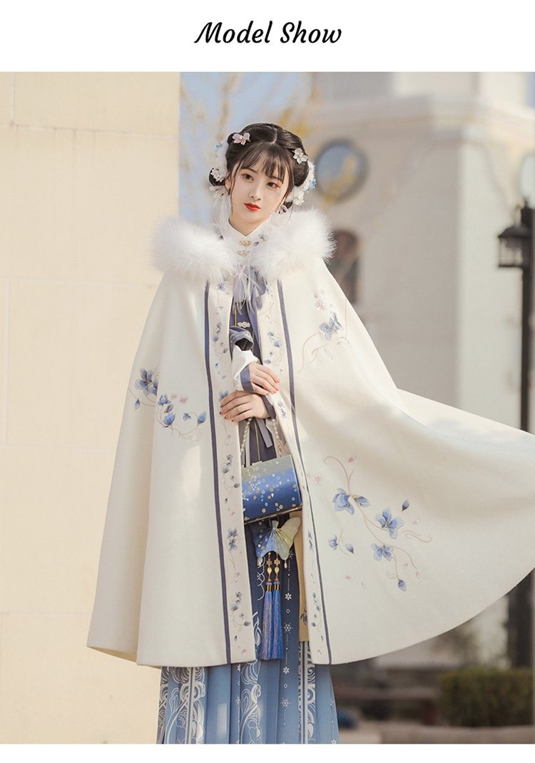 white Hanfu cloak