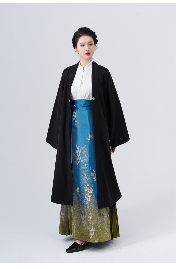 Elegant Chinese Horse Face Skirt
