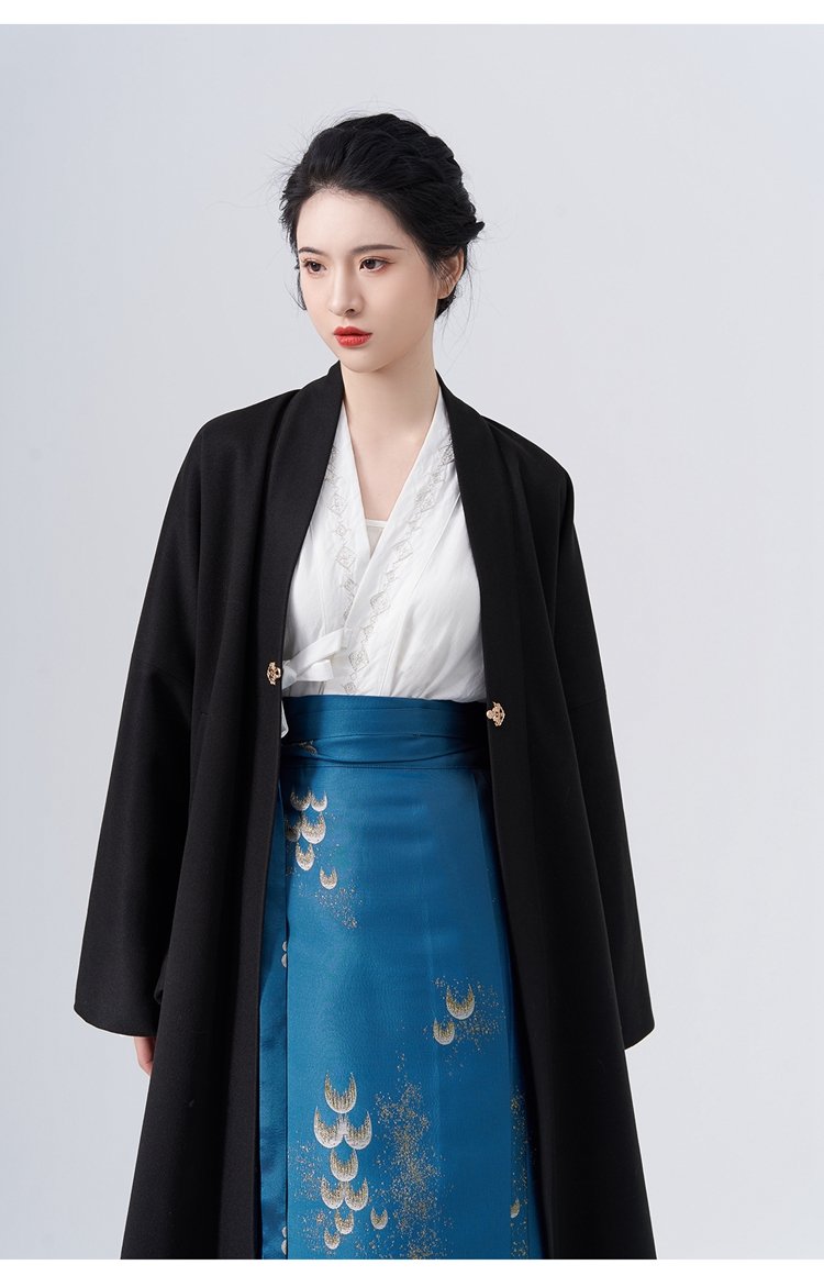 Elegant Chinese Horse Face Skirt