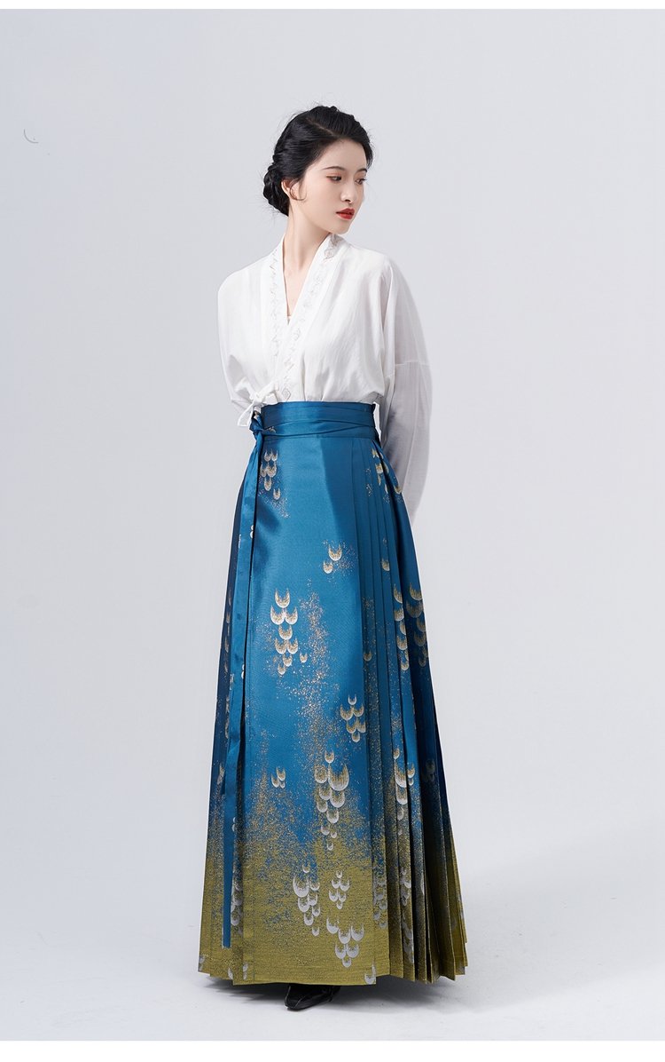 Elegant Chinese Horse Face Skirt