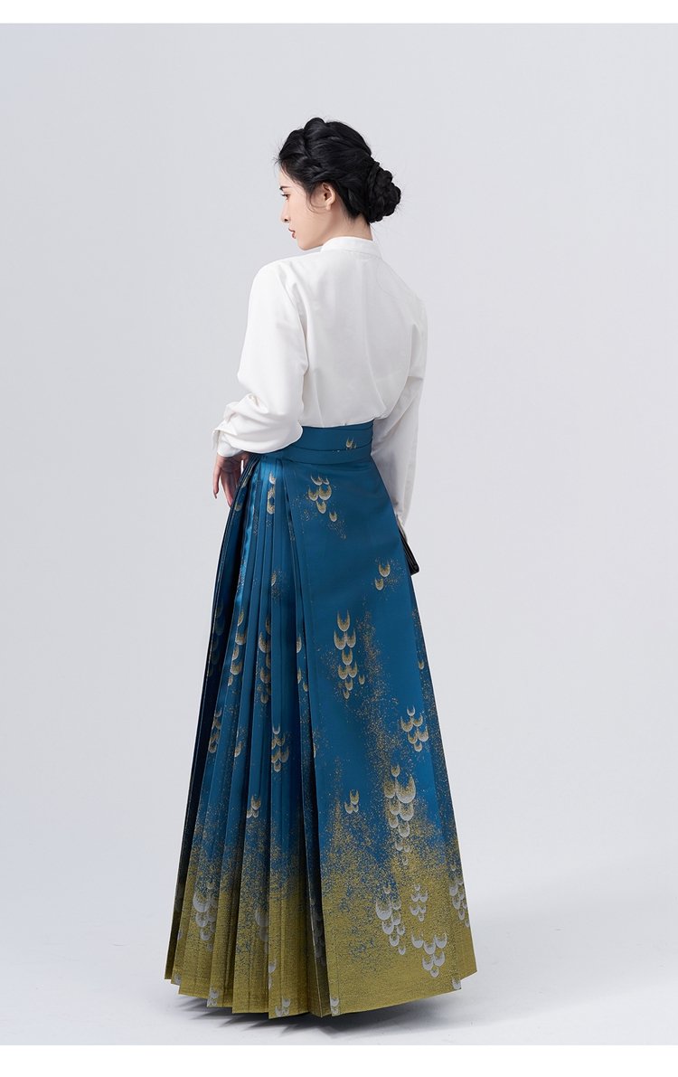 Elegant Chinese Horse Face Skirt