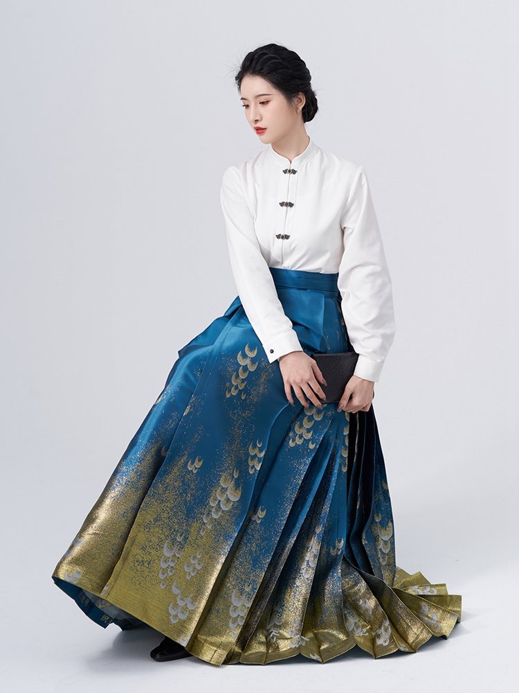 Elegant Chinese Horse Face Skirt