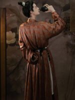 Ancient Chinese Male Hanfu Round Neck Robe - Image 3