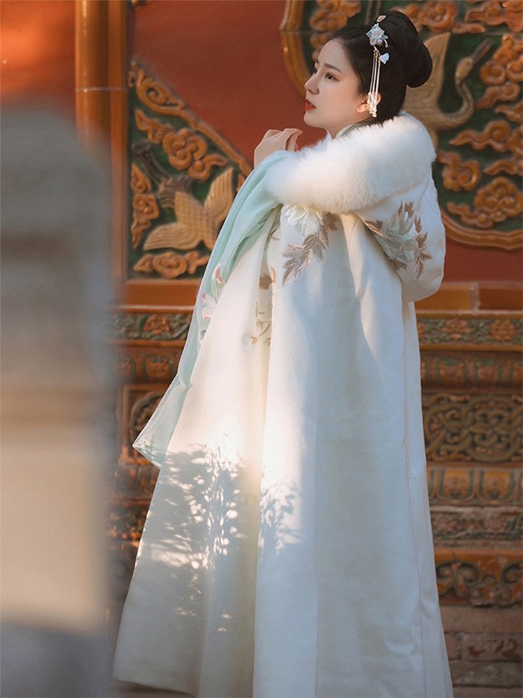 Chinese Style Winter Cape With Hood