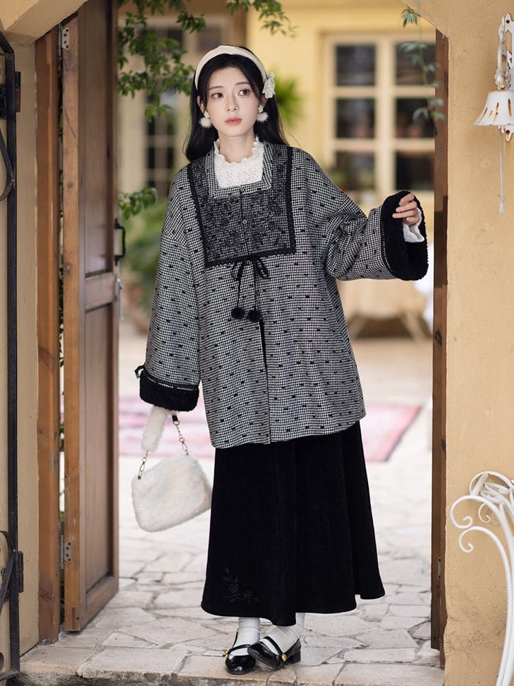 Elegant black and white Hanfu set with houndstooth pattern
