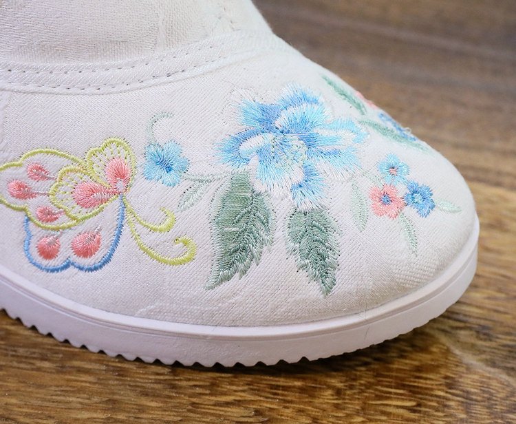 Floral embroidery close-up on Hanfu boots