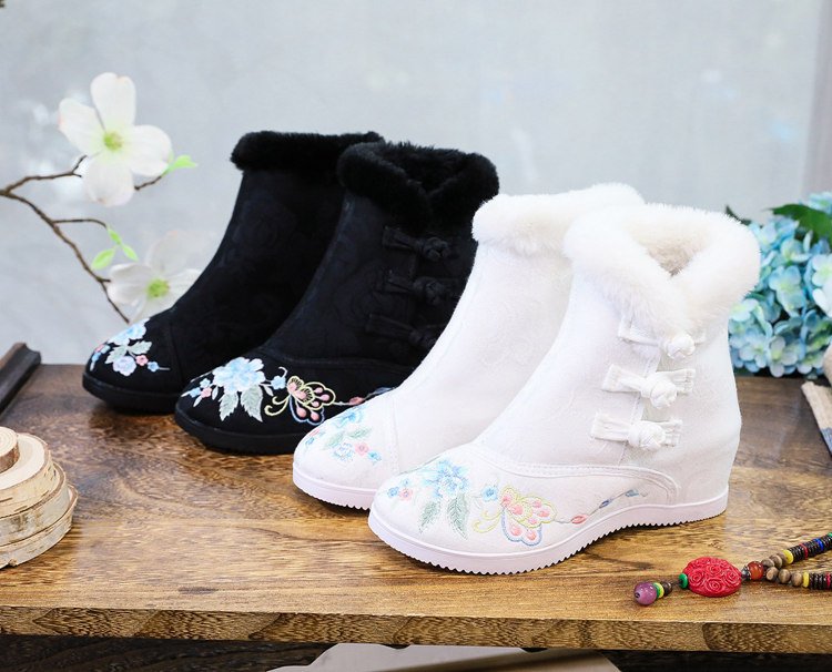 Back view of embroidered Hanfu boots