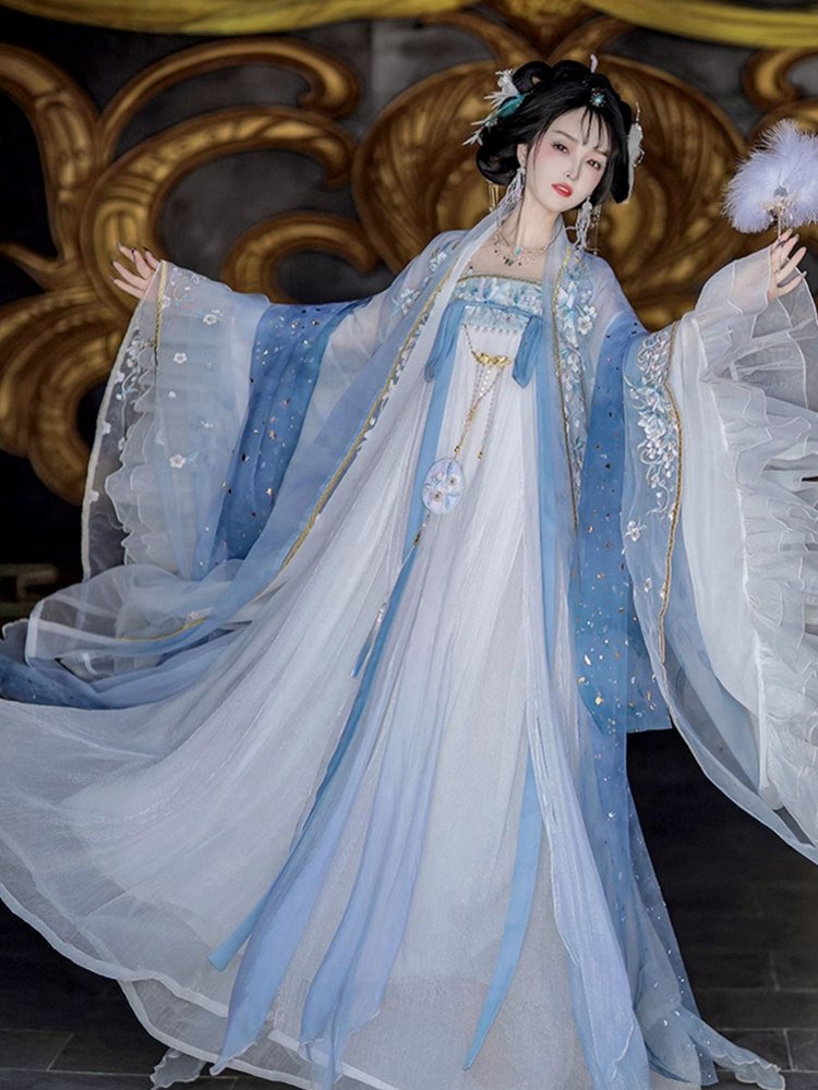 Tang Hanfu skirt moving gently in breeze