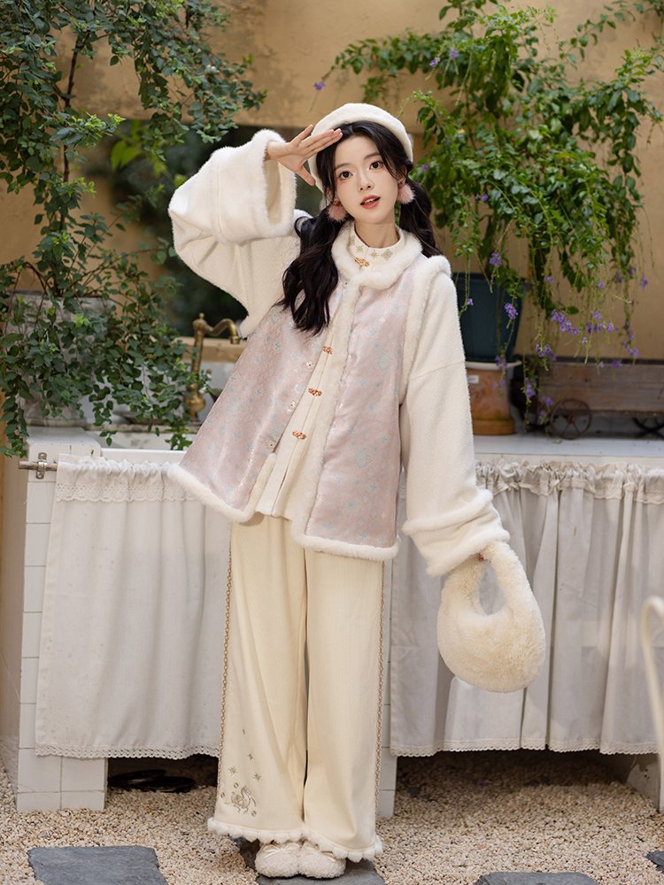 Complete look of pink version vest set