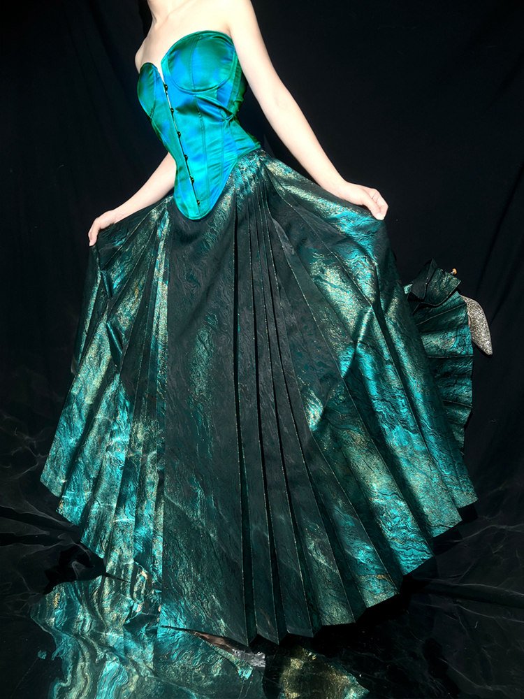 Side view of emerald mamian skirt showing flared movement